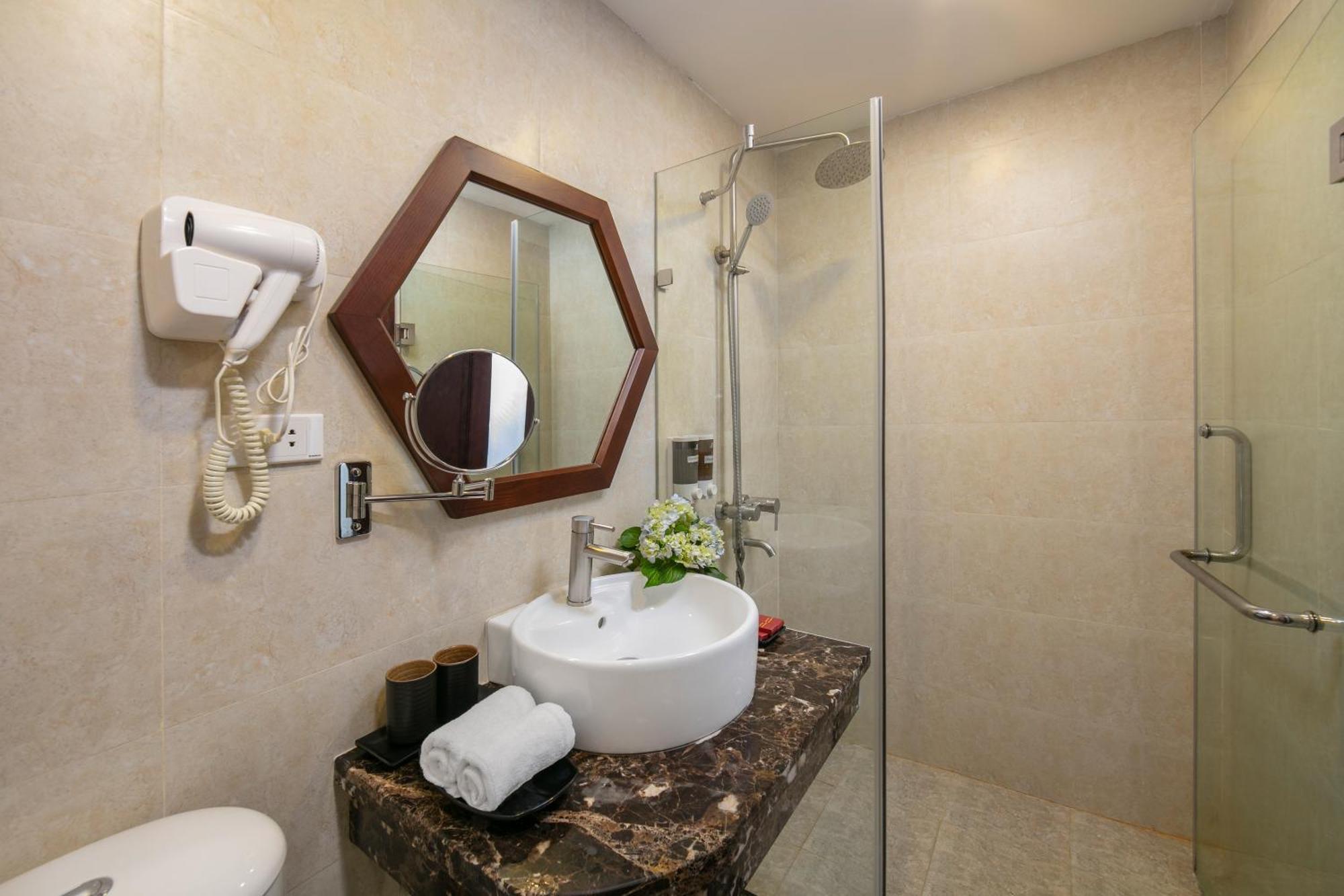 Victory Legend Hotel & Spa Ханой Екстериор снимка